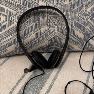🏖️2/$5🏖️Black Wired Headset with Microphone